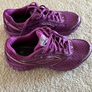 Women’s Running Shoes size 7.5